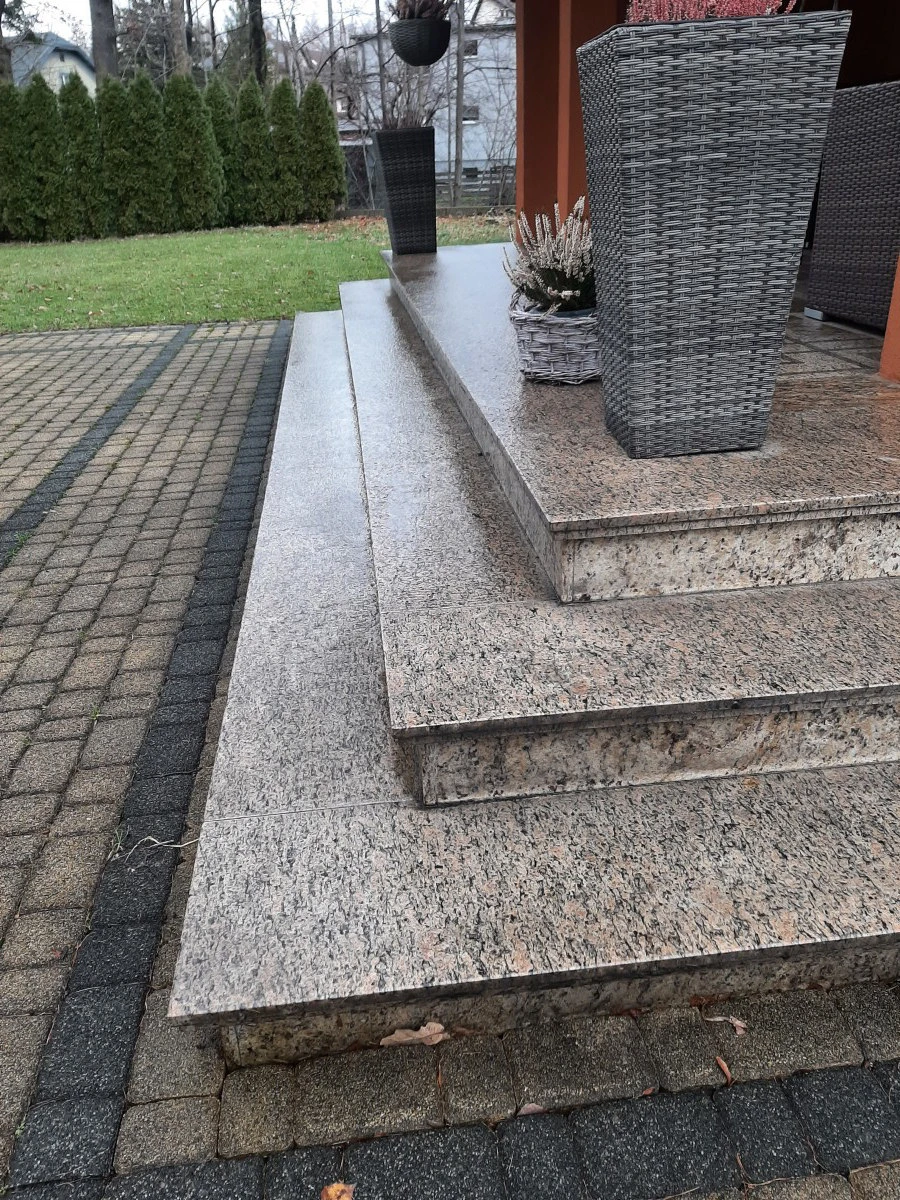 Schody zewnętrzne z granitu Katowice